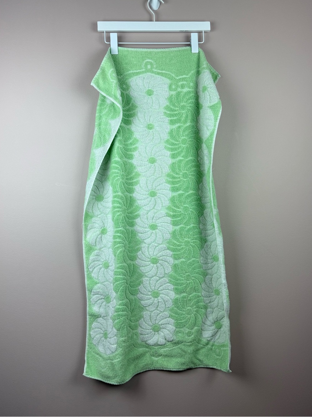 CANNON | lime Green White floral Vintage Bath Towel Made in USA Cotton Retro